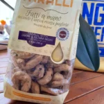Taralli Italian Crackers with Sultana Raisins and Red Onions by Danieli